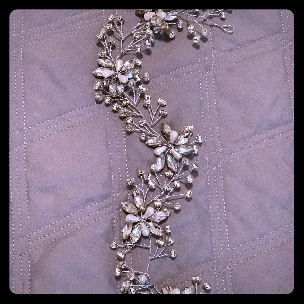 Stunning Crystal Hair Vine!